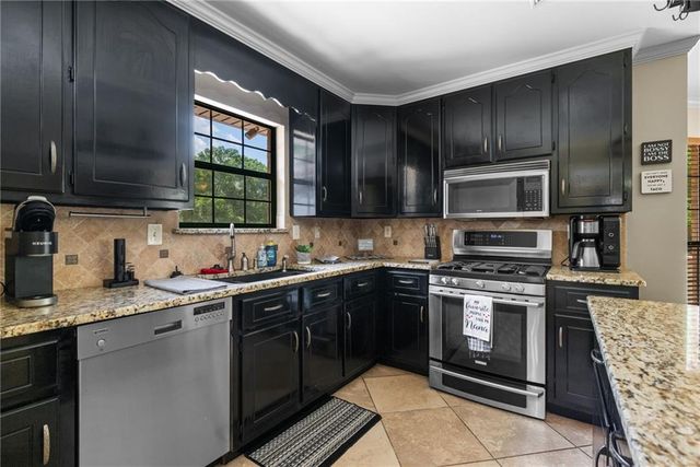 4121 Lake Circle S, Mobile, AL 36693