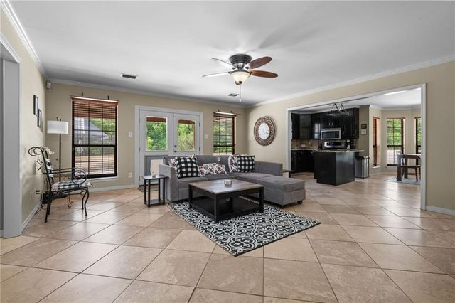 4121 Lake Circle S, Mobile, AL 36693