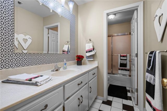 4121 Lake Circle S, Mobile, AL 36693
