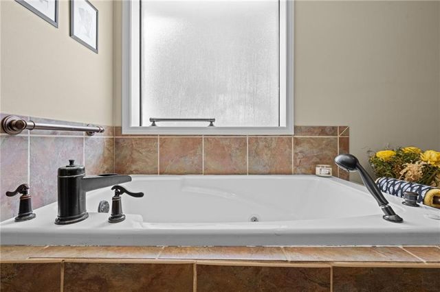 4121 Lake Circle S, Mobile, AL 36693