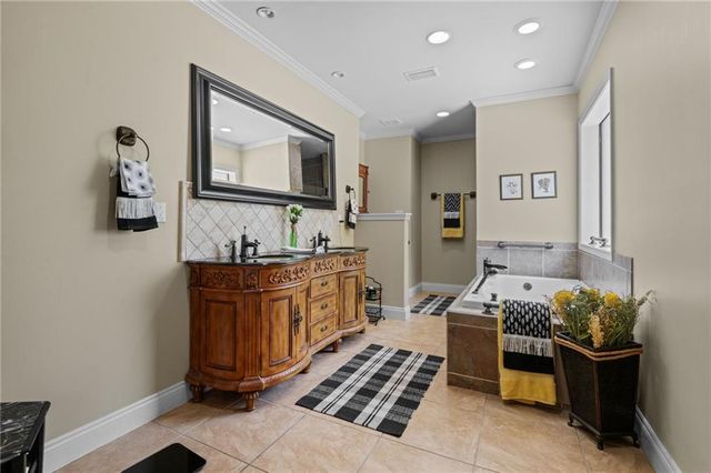 4121 Lake Circle S, Mobile, AL 36693