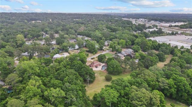 4121 Lake Circle S, Mobile, AL 36693