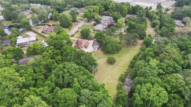 4121 Lake Circle S, Mobile, AL 36693