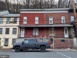 563 S CENTRE ST, Pottsville, PA 17901