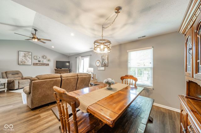 6279 Briargate Drive, Zionsville, IN 46077
