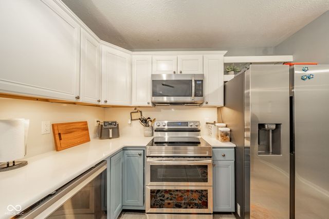 6279 Briargate Drive, Zionsville, IN 46077