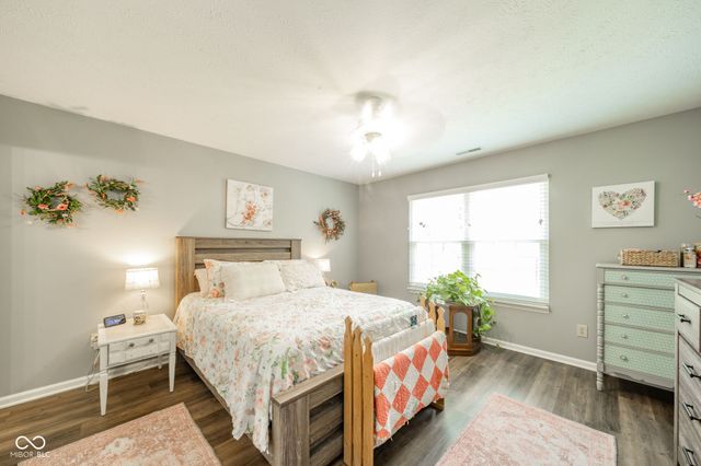 6279 Briargate Drive, Zionsville, IN 46077
