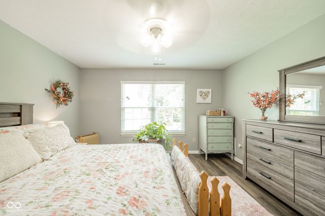 6279 Briargate Drive, Zionsville, IN 46077