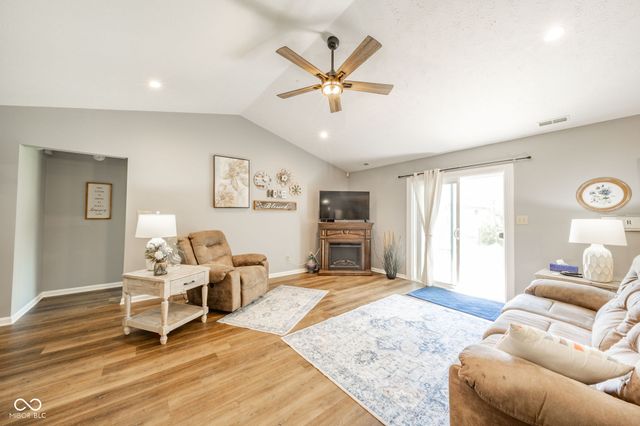 6279 Briargate Drive, Zionsville, IN 46077