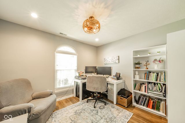 6279 Briargate Drive, Zionsville, IN 46077