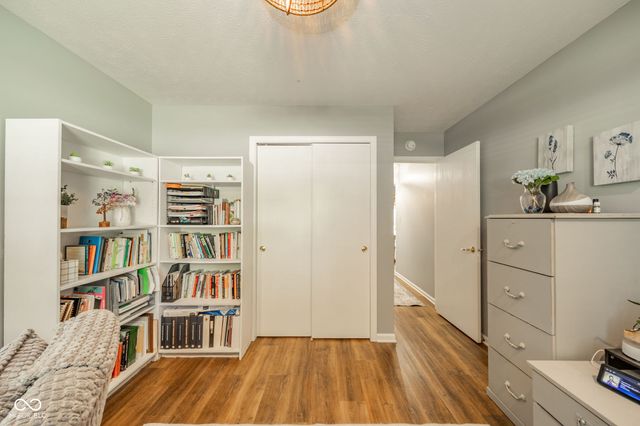 6279 Briargate Drive, Zionsville, IN 46077