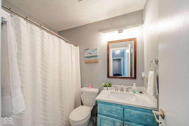 6279 Briargate Drive, Zionsville, IN 46077