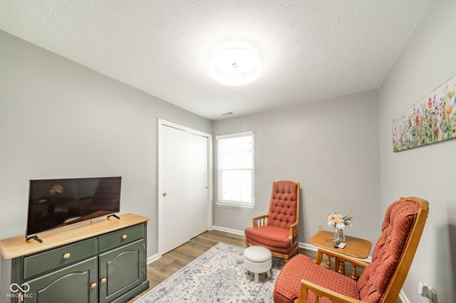 6279 Briargate Drive, Zionsville, IN 46077