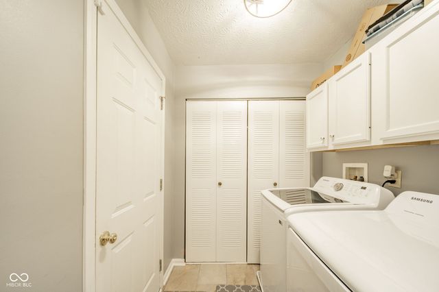 6279 Briargate Drive, Zionsville, IN 46077