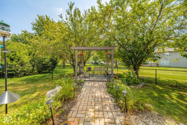 6279 Briargate Drive, Zionsville, IN 46077
