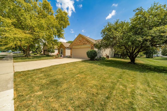 6279 Briargate Drive, Zionsville, IN 46077