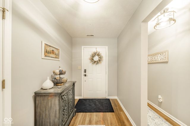 6279 Briargate Drive, Zionsville, IN 46077