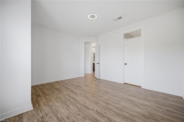 7922 Shore Dr Apt 307, Norfolk, VA 23518