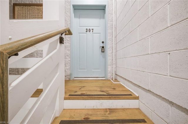 7922 Shore Dr Apt 307, Norfolk, VA 23518