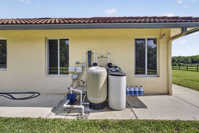 2564 Deer Run Trail, Loxahatchee, FL 33470