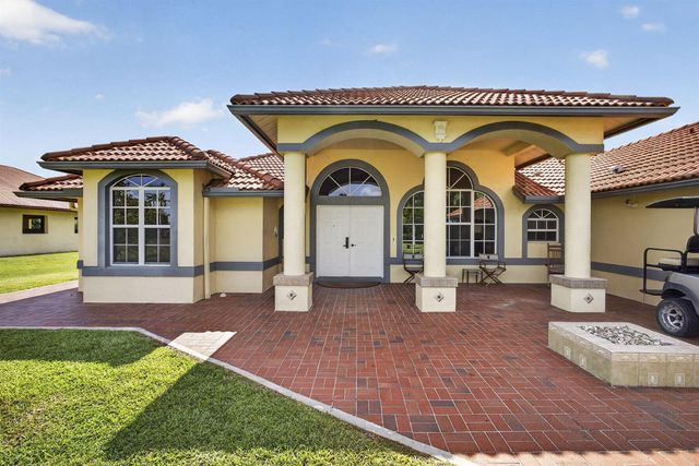 2564 Deer Run Trail, Loxahatchee, FL 33470