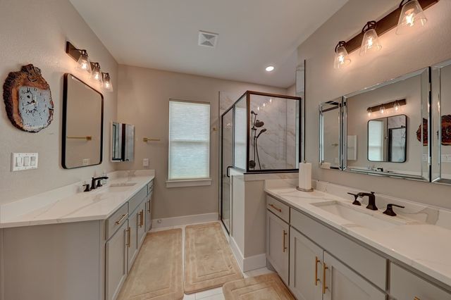 1808 N Chateau Lane, Kerrville, TX 78028