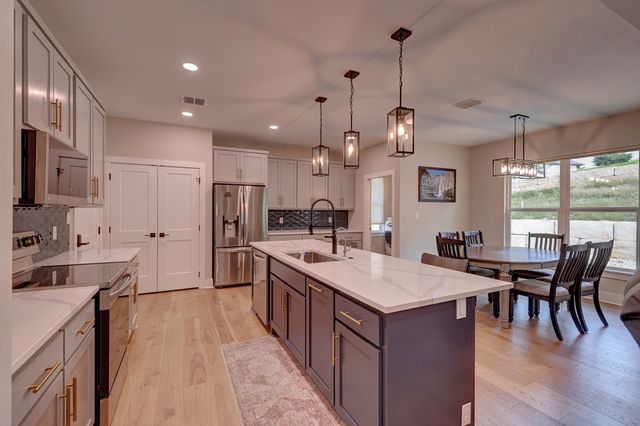 1808 N Chateau Lane, Kerrville, TX 78028