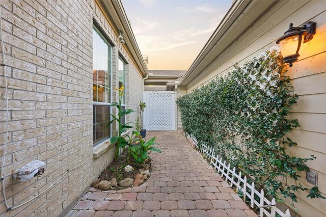 2838 Misty Heath Lane, Houston, TX 77082