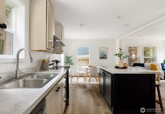 7895 San Juan Avenue, Clinton, WA 98236