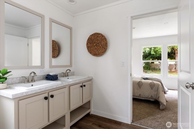 7895 San Juan Avenue, Clinton, WA 98236