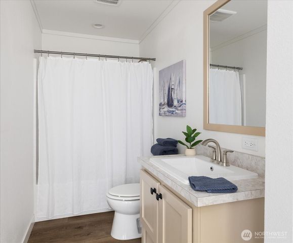 7895 San Juan Avenue, Clinton, WA 98236