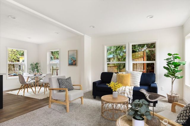 7895 San Juan Avenue, Clinton, WA 98236