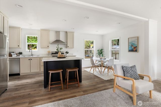 7895 San Juan Avenue, Clinton, WA 98236