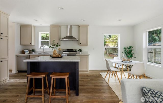 7895 San Juan Avenue, Clinton, WA 98236