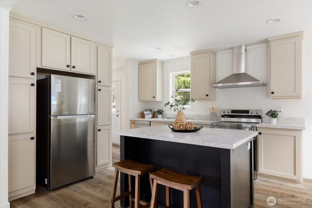 7895 San Juan Avenue, Clinton, WA 98236