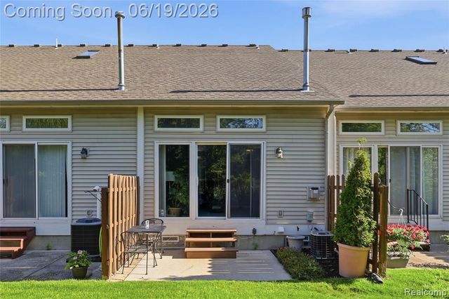 35024 Windsor Drive 35, New Baltimore, MI 48047