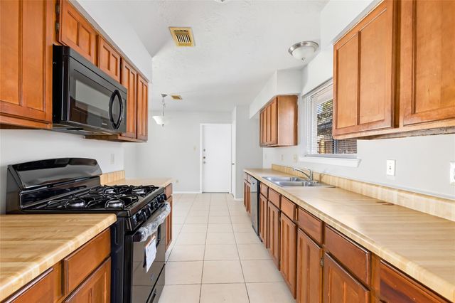7310 Maple Walk Drive, Humble, TX 77346