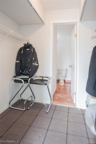 3559 Port Cove Drive 25, Waterford, MI 48328