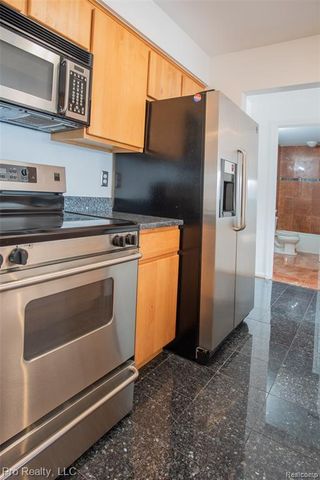 3559 Port Cove Drive 25, Waterford, MI 48328