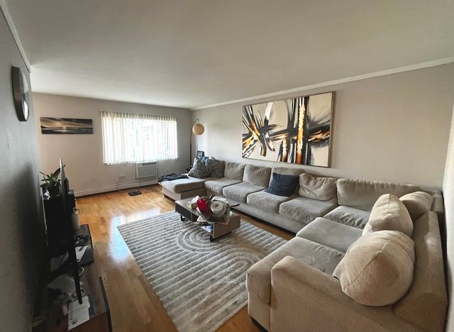 8653 W Foster Avenue 2B, Chicago, IL 60656