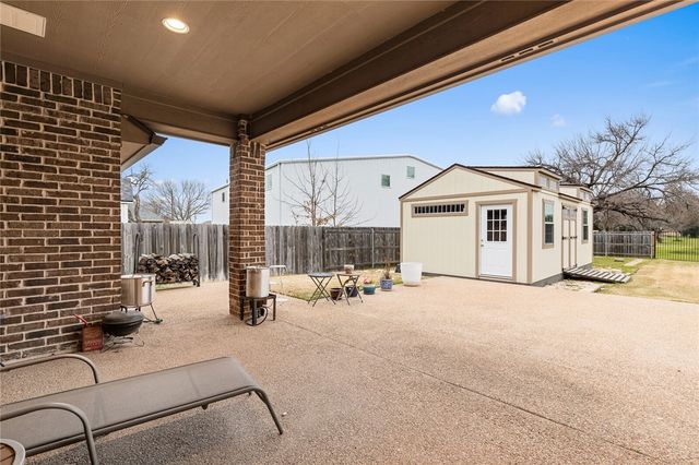 61 North Shore Circle, Waco, TX 76708