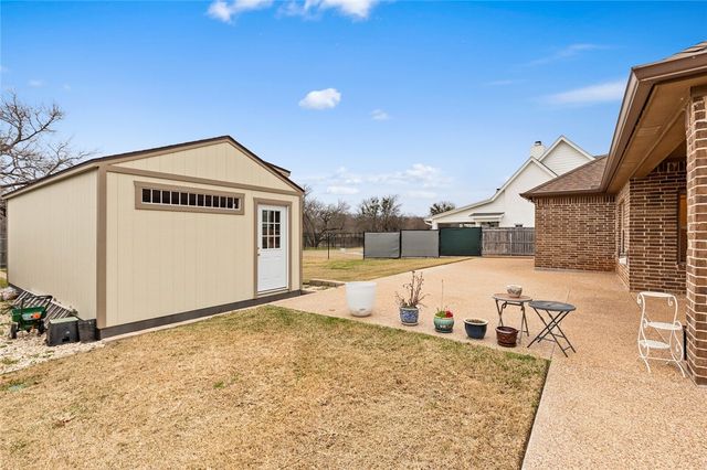 61 North Shore Circle, Waco, TX 76708