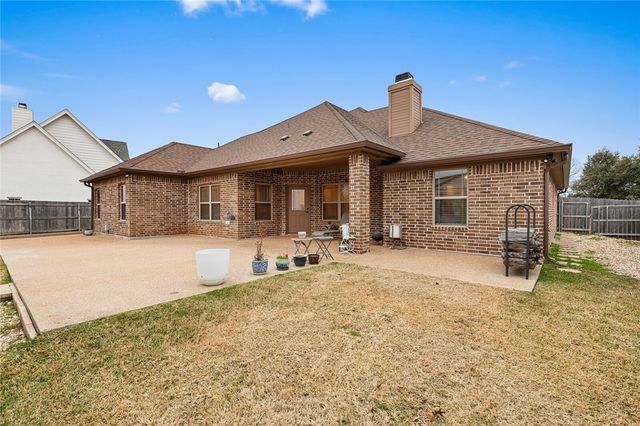 61 North Shore Circle, Waco, TX 76708