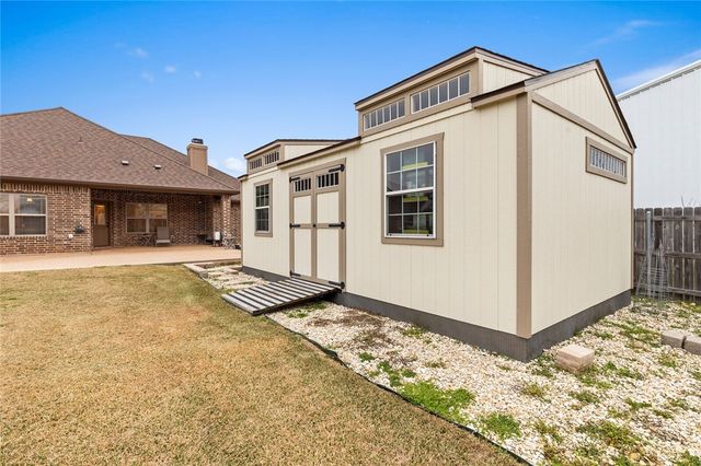 61 North Shore Circle, Waco, TX 76708