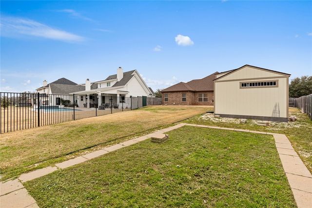 61 North Shore Circle, Waco, TX 76708