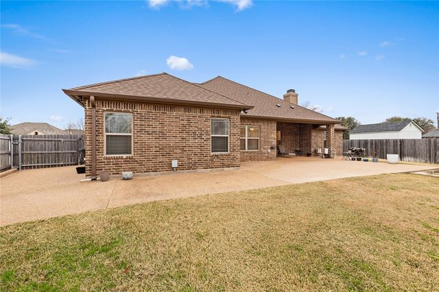61 North Shore Circle, Waco, TX 76708