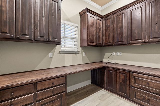 61 North Shore Circle, Waco, TX 76708