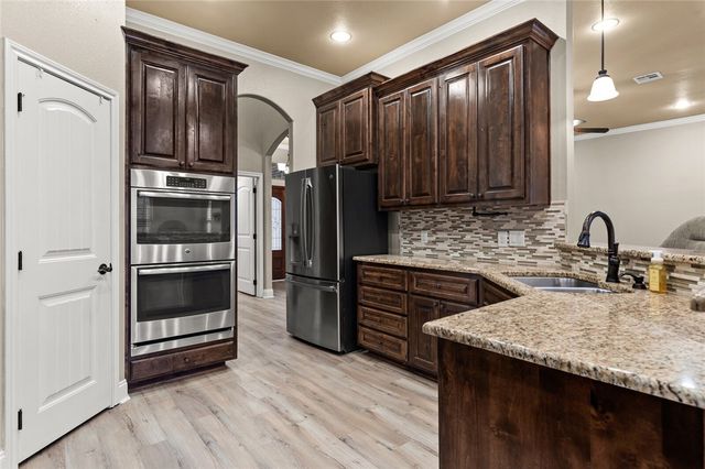 61 North Shore Circle, Waco, TX 76708