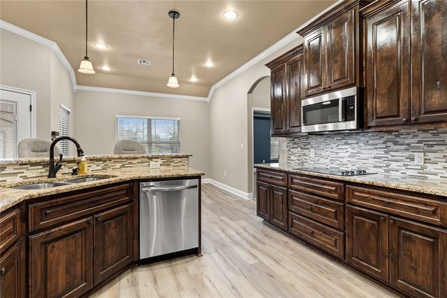 61 North Shore Circle, Waco, TX 76708