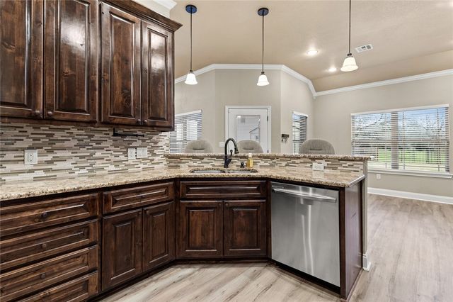 61 North Shore Circle, Waco, TX 76708